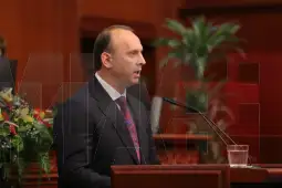 Претседателот на Собранието Африм Гаши денеска најави дека на првата седница што ќе ja закаже, уште пред формирањето на Владата, ќе се најдат измени на системските закони за да се овозможи фо