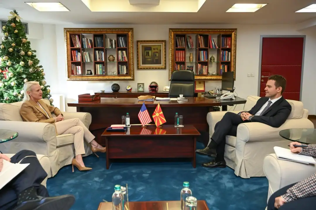 Муцунски на проштална средба со амбасадорката Агелер