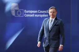 Конфискувањето на руските средства што се замрзнати во ЕУ би предизвикало шок на светскиот финансиски поредок и тоа не треба да се занемари, изјави денеска белгискиот премиер Барт де Вевер. 