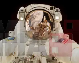 Астронаут на вселенско излегување