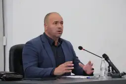 Градоначалникот на општина Куманово Макрим Димитриевски апелира до граѓаните на максијмално почитување на мерките за заштита, укажувајќи дека информациите на Општински штаб за заштита и спасу