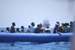 Француските власти денеска соопштија дека спасиле 42 мигранти кои се наоѓале на брод во Ламанш.