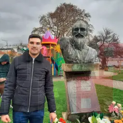 Михаил Патчев до бистата со ликот на својот прапрадедо