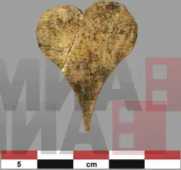 Срце од слонова коска, во Ахеменидска Персија (VI - IV век пр.н.е.), се чува во францускиот Музеј „Лувр“ во Париз