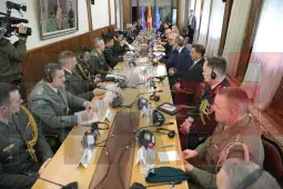 комисија за одбрана на средба со асоцијацијата на воени аташеа