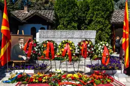 Во чест на 151-годишнина од раѓањето на великанот на македонското револуционерно дело и државност Гоце Делчев, в сабота повеќе делегации ќе положат цвеќе во црквата „Св. Спас“ во Скопје.