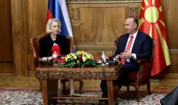 Gashi - Klakoçar Zupançiç: Sllovenia mbetet një mbështetëse e fortë e Maqedonisë së Veriut në rrugën e saj të integrimit evropian (PLT) Sllovenia mbetet mbështetëse e fuqishme e Maqedonisë së Veriut në rrugën e saj të integrimeve evropiane, theksoi në konferencën e sotme të përbashkët për shtyp kryetarja e Kuvendit të Republi