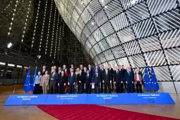 Самит ЕУ-Западен Балкан (ЕС) Во документот се потенцира дека инклузивната регионална соработка, помирувањето и добрососедските односи остануваат клучни за градење заедничка иднина, како и за спроведување на меѓународните