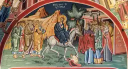 Православните христијани денеска го слават празникот Цветници познат уште и како Цветоносна недела и Врбица.  Цветници секогаш е една недела пред Велигден и се празнува во спомен на влегување