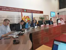 Gordana Siljanovska Davkova e mbështetur nga VMRO-DPMNE dhe Stevo Pendarovski i mbështetur nga LSDM dhe koalicioni hyjnë në raundin e dytë të zgjedhjeve presidenciale që do të mbahen më 8 maj