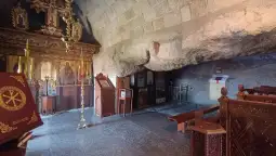 Го нарекуваат островот на Апокалипсата, бидејќи во пештера на тогаш ненаселениот остров, пред 1.930 години, се верува дека апостол Јован Богослов, каде што бил прогонет, го чул Божјиот глас и