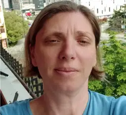 1 Искра Росо за МИА: Бев задржана од полицијата во Белград без јасно објаснување, издадена ми е едногодишна забрана за влез во Србија Извршната директорка на Здружението за поддршка на лица со посебни потреби СОЛЕМ Искра Росо е македонската државјанка и претставничка на невладиниот сектор која била приведена и протерана од