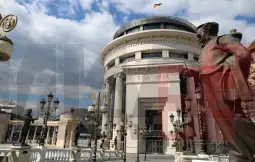 Јавен обвинител од Основното јавно обвинителство Скопје предложи притвор и нареди истражна постапка против 27-годишник осомничен за убиство што го извршил вчера во раните утрински часови во к