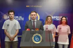На денешната прес конференција од седиштето на ДУИ, Бујар Османи, ја презентираше новата телефонска Платформата, со која на сите граѓани на Република Северна Македонија, ќе им се пружи поддрш