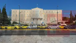 По пауза од речиси две години, од утрово во центарот на Атина се враќаа сообраќајните ограничувања, односно одново се воведува мерката пар- непар за возилата со цел да се намали сообраќајниот