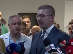 Мицкоски Свесни сме дека тоа можеби ќе има и политичка цена, но подобро на краток рок да ја платиме политичката цена, отколку граѓаните да ја плаќаат во континуитет, на долг рок, рече денеска премиеро