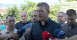 Премиерот Христијан Мицкоски апелира да се следат препораките од институците по пожарот во Трубарево, по чие избувнување потврди дека се приведени четири лица. Повикувајќи се на последните ме