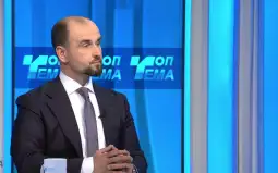 Nëse Taravari publikisht flirton m Ahmetin, dhe nuk e fsheh atë, e sjellë në pikëpyetje tërë funksionimin e Qeverisë sepse si do të jetë ai nëse ai ka lidhje me BDI-në. Kjo krijon shqetësim d