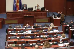 Во рамки на 45. седница, Собранието попладнево започна со расправа по измените на Законот за додадена вредност, со којшто се предлага намалување на стапката од 18 на 5 проценти за прометот и