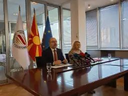 николовски Хартиените потврди за царински долг кои се потребни за упис и промени на правниот субјект стануваат минато. Централниот регистар со само еден клик, елетронски, ги добива овие податоци од Цари