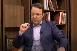 Александар Николоски ВМРО-ДПМНЕ ПП Сметам дека Извештајот е реален, избалансиран има сектори кои што се подобро оценети, но и сектори кои што се полошо оценети. И она што е за мене исклучетно значајно, и за што зборувам и во ј