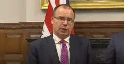 Британскиот министер за економија и извоз Герет Томас