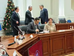 Договор за заем меѓу МЖ Транспорт и Европската банка за обнова и развој (ЕБОР) во износ од 20,9 милиони евра е потпишан денеска во Владата. Со заемот ќе се набавуваат електрични локомотиви со