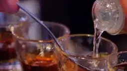 алкохол Најголемиот произведувач на пиво во светот - Анхеузер-Буш Ин-Бев и произведувачот на жестоки пијалаци Дијагео ќе даруваат неколку милиони литри алкохол за производство на дезинфекциски средст