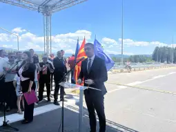 Janë lëshuar në përdorim 20 kilometrat e parë të autostradës Kërçovë - Ohër, në shtrirjen nga Vërbjani deri në Botun. Lëshimi në përdorim i këtij aksi për pushtetin është tregues për dallimin