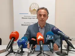 прес азир алиу Веќе се резервирани првите 15 термини за состанок со министерот за здравство Азир Алиу, беше соопштено на денешната прес-конференција во Министерството за здравство.