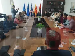 Përfaqësues të lartë të Koalicionit Vlen sot në selinë në Shkup mbajnë takim pas vendimit të ASH-së të udhëhequr nga Arben Taravari për të dalë i pavarur në zgjedhjet lokale.