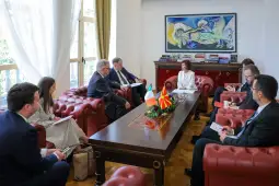 Средба на Сиљановска-Давкова - Бирн