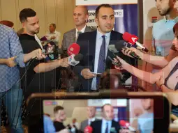 Јетон Шаќири