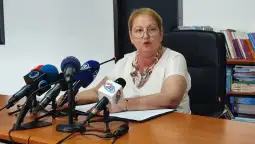 Новата учебна 2025-2026 година утре ќе ја започнат 245 илјади ученици, односно 177.800 основци и 67.200 средношколци. Настава ќе има до 10 јуни, а исклучок ќе бидат матурантите за кои редовни