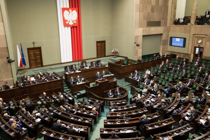 Полскиот Парламент го усвои спорниот закон за судии