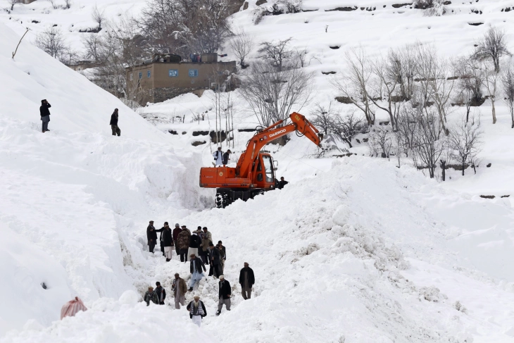 Најмалку 21 жртва при лавини во Авганистан