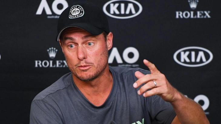 Хјуит: Ѓоковиќ игра подеднакво добро на бетон и на земја