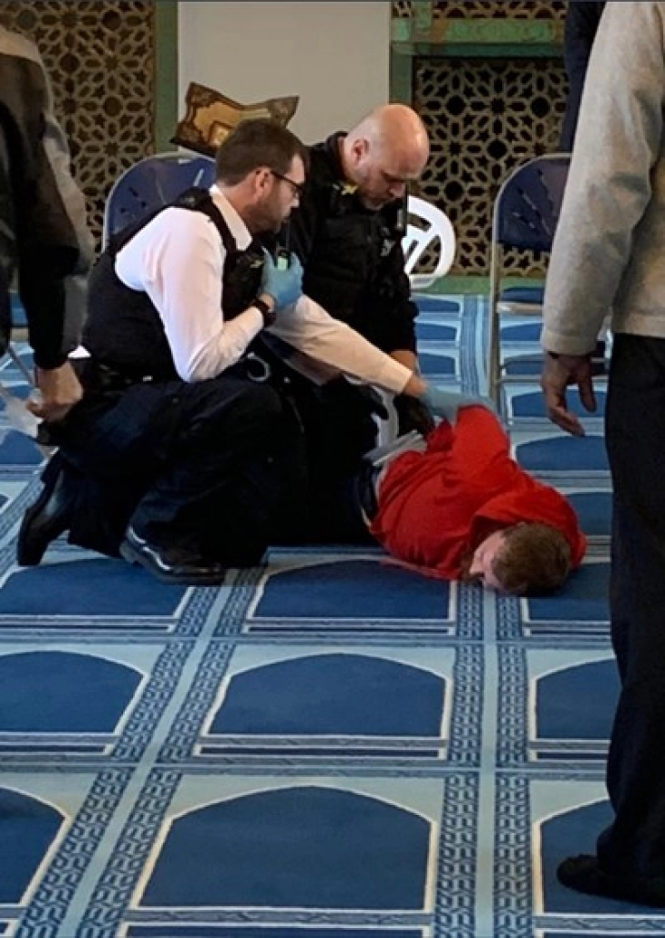 Скотланд Јард: Нападот со нож во лондонската џамија не е терористички акт