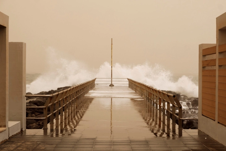 Песочна бура на Канарските Острови, нарушен авионскиот сообраќај