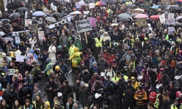 Масовни протести против климатските промени во Бристол