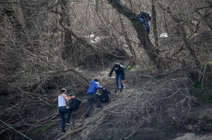 За 12 часа спречени над 1.800 обиди за нелегален влез во Грција