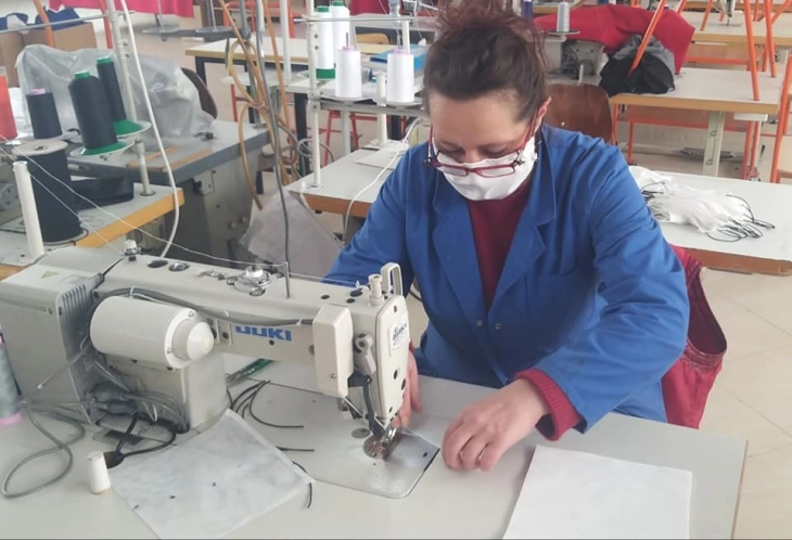 Кумановска текстилна фирма почна со изработка на маски