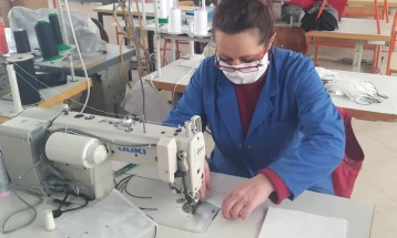 Кумановска текстилна фирма почна со изработка на маски