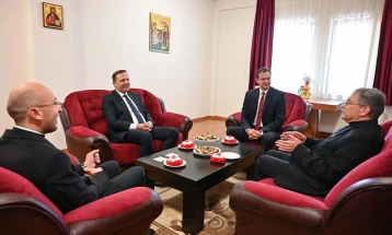 Премиерот Спасовски се сретна со бискупот скопски и епарх струмичко-скопски Стојанов