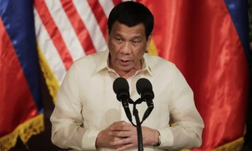 Филипинскиот претседател се закани со смрт на сите кои прават проблеми во справувањето со коронавирусот