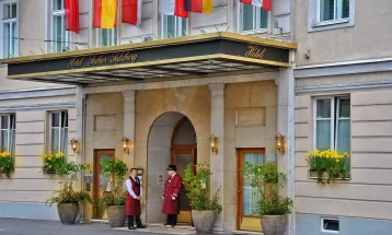 Австрија ќе забрани сместување на туристи во хотелите поради коронавирусот