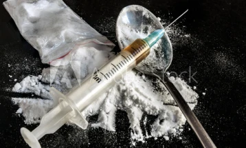 Полицијата во два одделни случаи заплени околу 2,2 килограми хероин во Арачиново и околу 2.000 таблети екстази