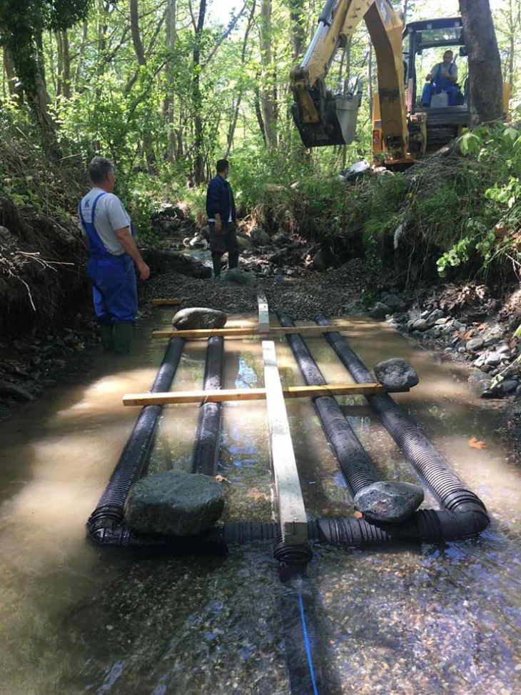 Акција за обезбедување дополнителни количини вода за пиење во Негорци