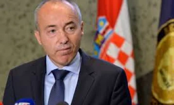 Хрватскиот министер за одбрана поднесе оставка