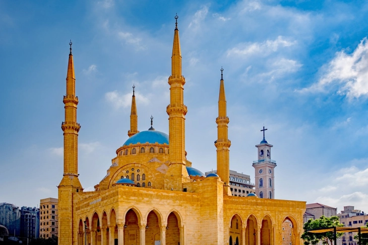 Либан повторно ги отвори џамиите и црквите